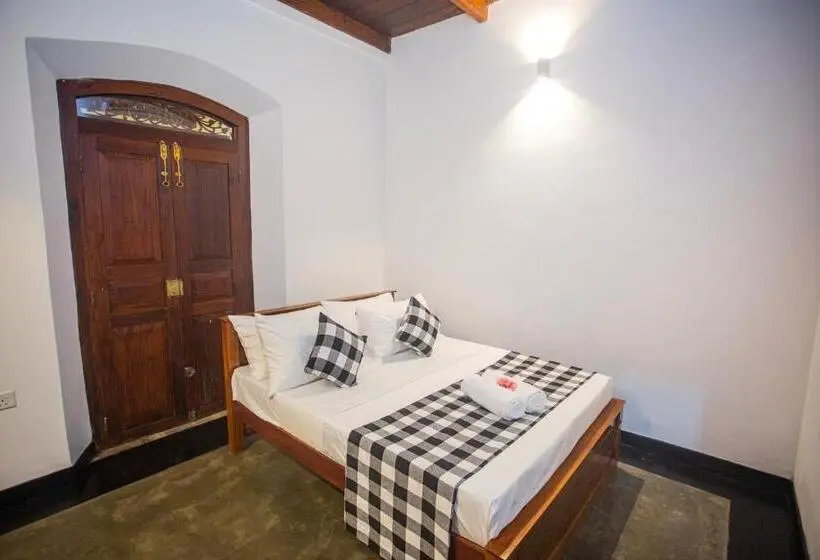 Villa 1 Makuuhuone, Villa Risithenmi