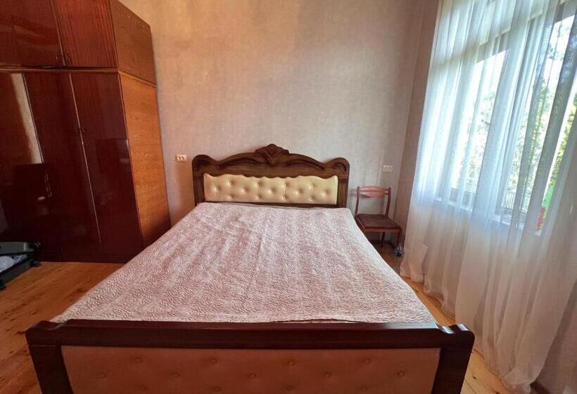 اتاق استاندارد با بالکن, Home Inn Samegrelo