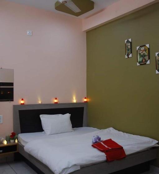 Номер Стандарт, Adarsh Palace