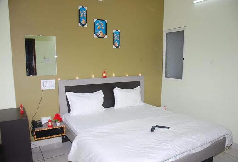 Номер Стандарт, Adarsh Palace