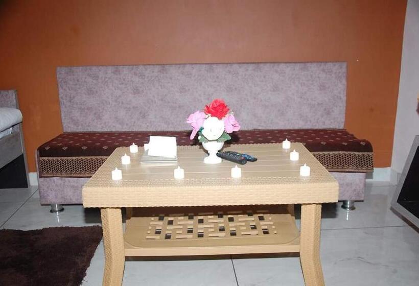 Семейный Номер, Adarsh Palace