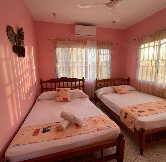 דירת חדר, El Almirante