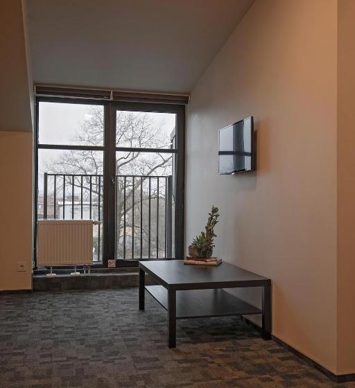 استودیوی استاندارد, Loft Inn Self Check In