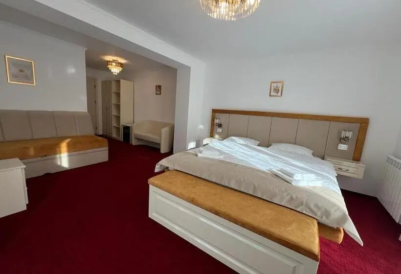 Deluxe Kolmen Hengen Huone, Parc Pini Resort