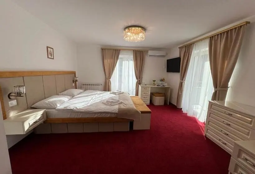 Deluxe Kolmen Hengen Huone, Parc Pini Resort