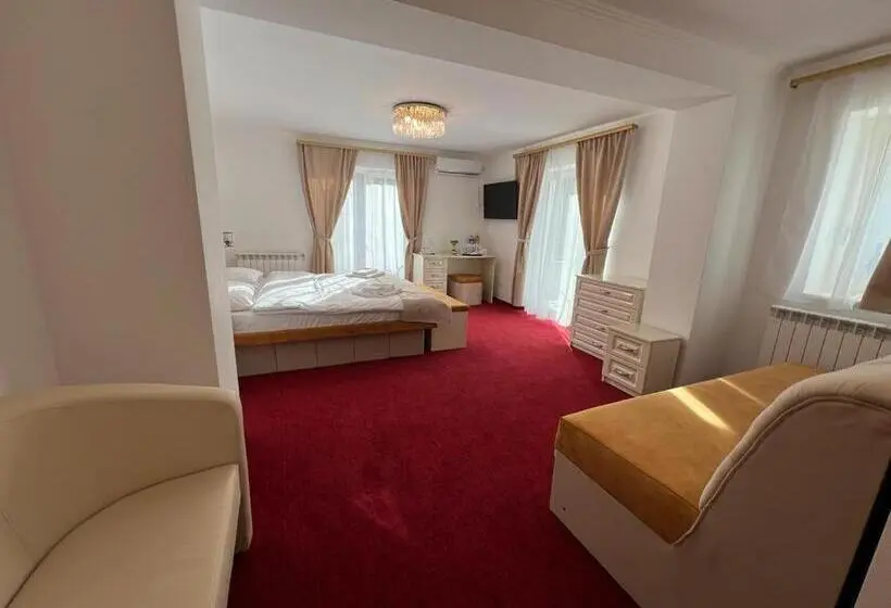 Deluxe Kolmen Hengen Huone, Parc Pini Resort