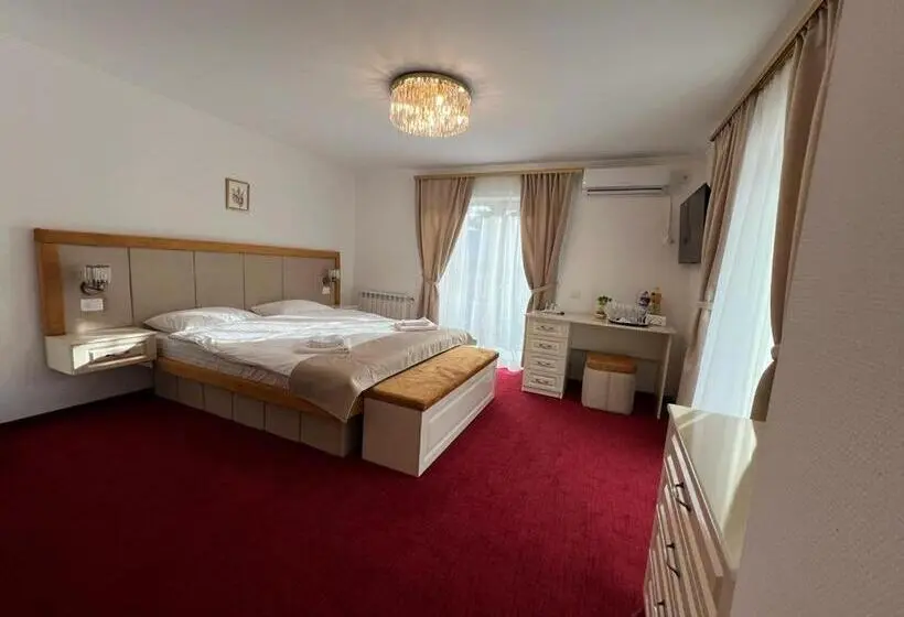 Deluxe Kolmen Hengen Huone, Parc Pini Resort
