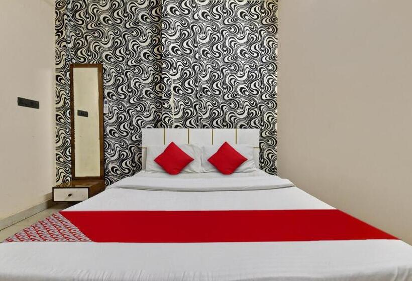 Triple Classic Room, Oyo Hotel Dream Palace