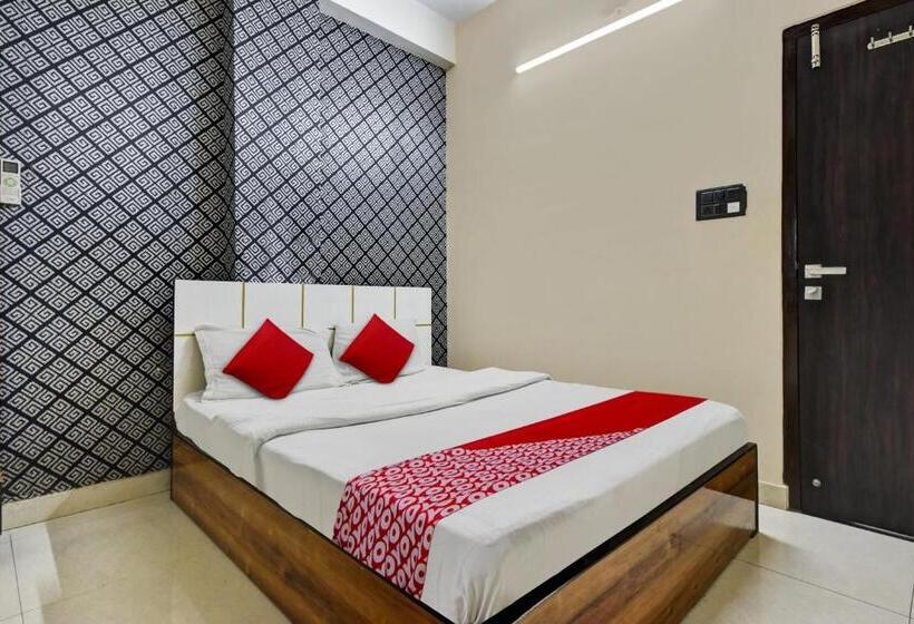 Triple Classic Room, Oyo Hotel Dream Palace