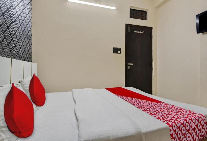 Triple Classic Room, Oyo Hotel Dream Palace