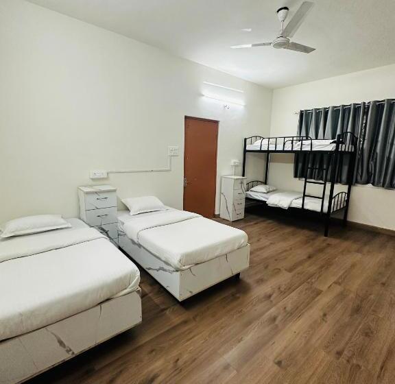 带阳台标准四人间, Elite Stays Viman Nagar