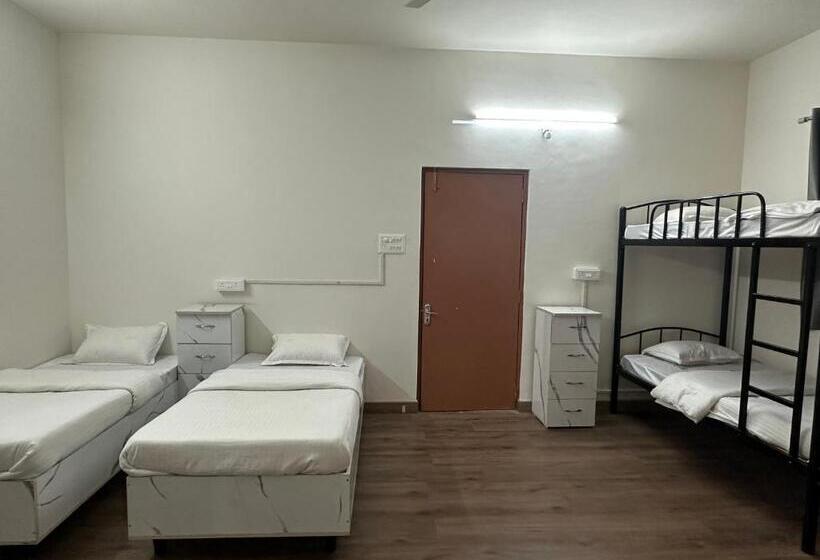 带阳台标准四人间, Elite Stays Viman Nagar