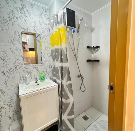 Estudi Superior, Studio Unit 8 Spatial Condo