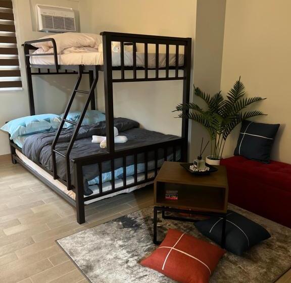 סטודיו סטנדרטי נוף לגינה, Brand New Studio W/ Washer In Manhattan Plaza Tower Ll