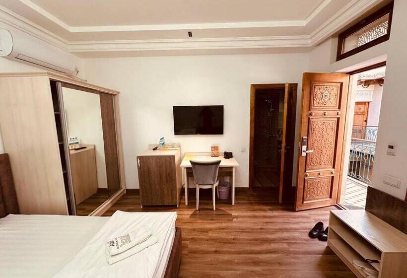 家庭工作室, Asal Boutique