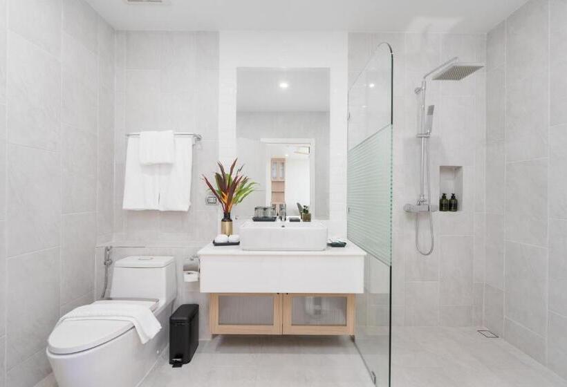 Полулюкс, Naka Raj Escape