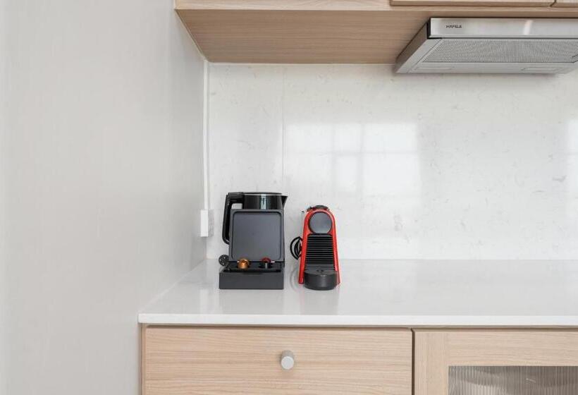 Полулюкс, Naka Raj Escape