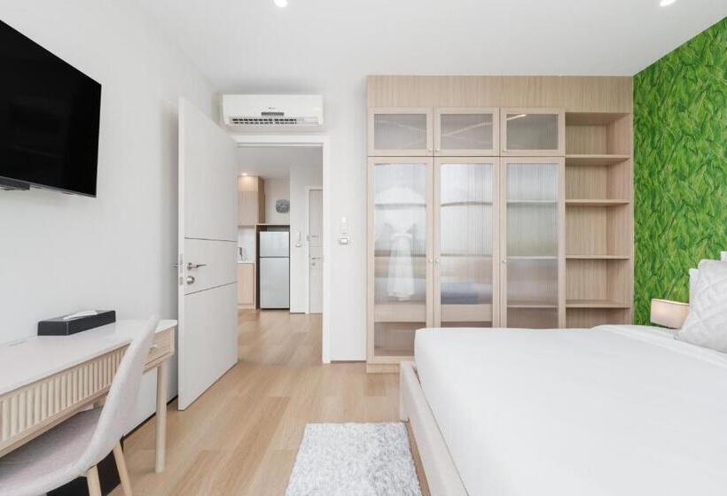 Полулюкс, Naka Raj Escape