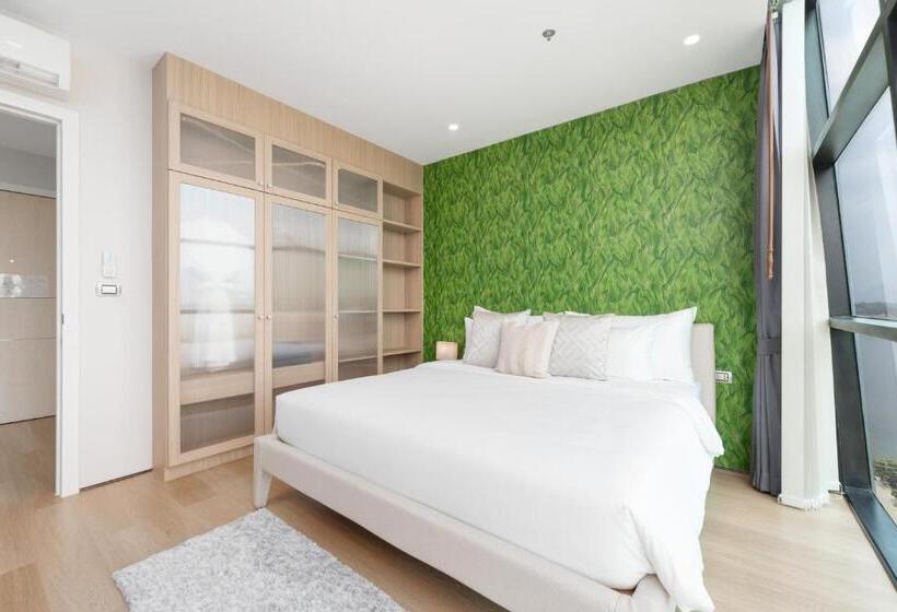 Полулюкс, Naka Raj Escape