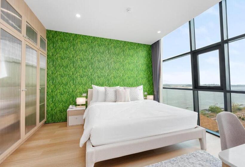 Полулюкс, Naka Raj Escape