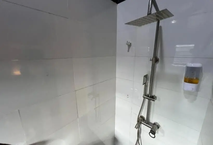 اتاق استاندارد یک نفره, Hq Hotel And Lounge