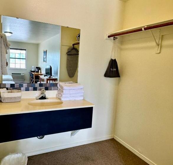 Номер Стандарт, Lakeside Motel, Cabins And Rv