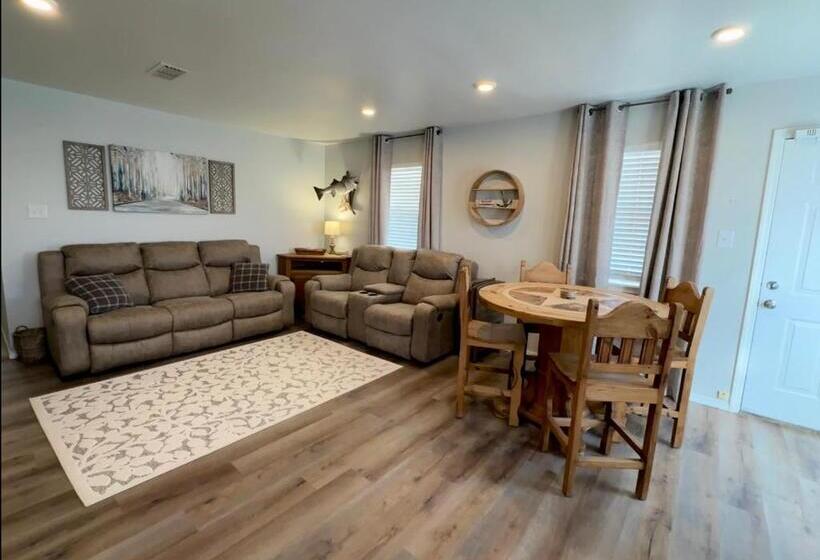 Дом 3 Спальни, Lakeside Motel, Cabins And Rv