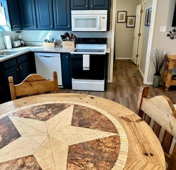 Дом 3 Спальни, Lakeside Motel, Cabins And Rv