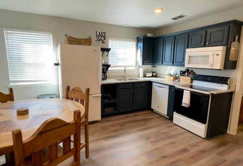 Дом 3 Спальни, Lakeside Motel, Cabins And Rv