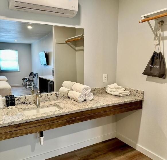 Номер Deluxe, Lakeside Motel, Cabins And Rv