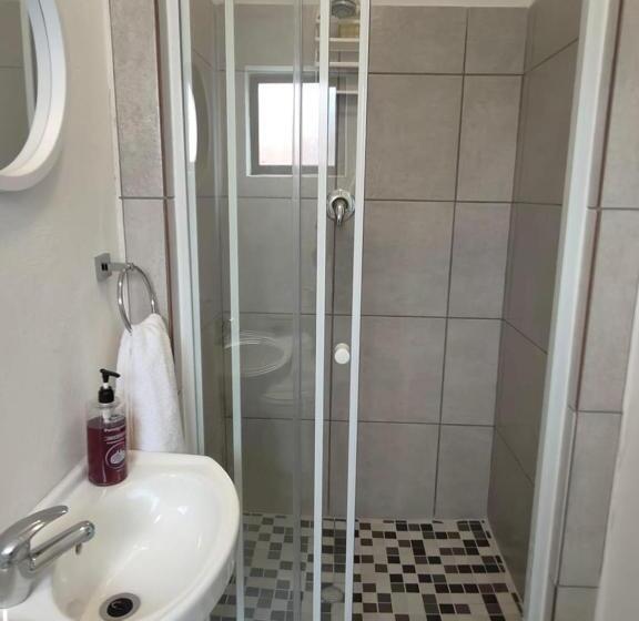 Номер Стандарт, Schooner House