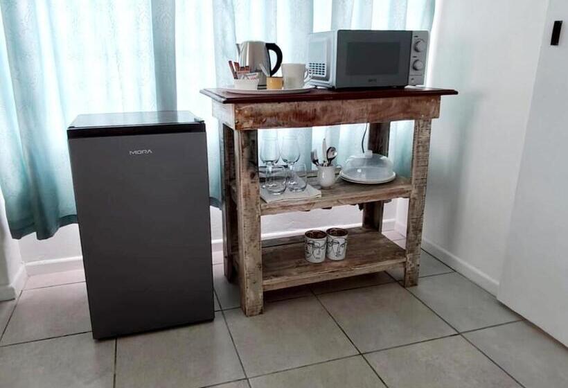 غرفة قياسية, Schooner House