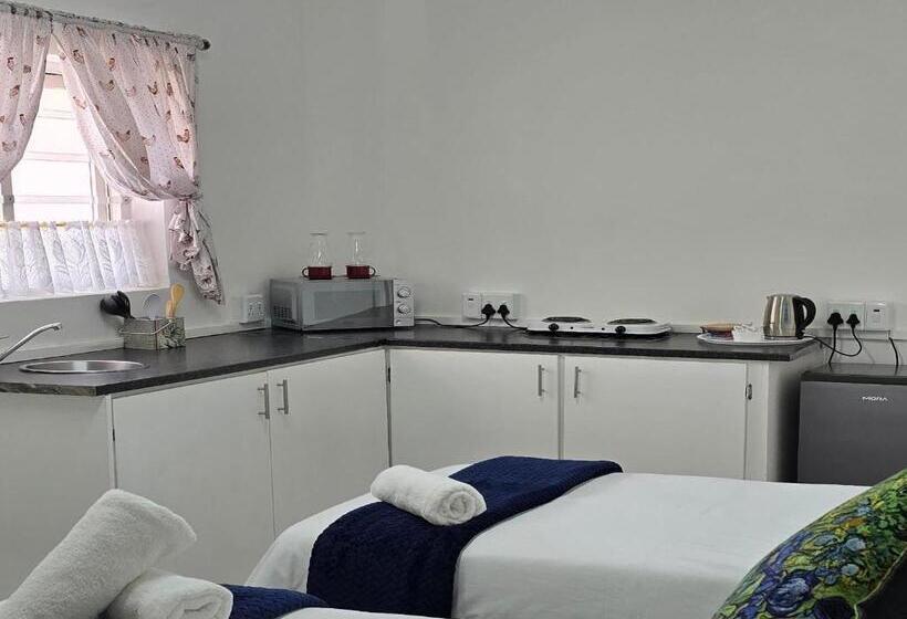 غرفة عائلية كلاسيكية, Schooner House