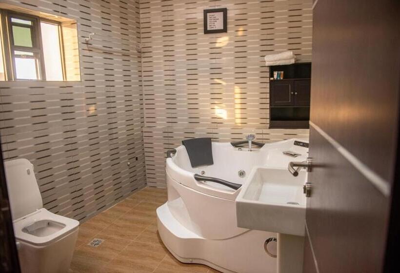 سوئیت با بالکن, Abada Luxury Hotel And Suites