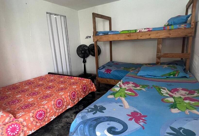 חדר משפחתי, Acapulcobeach