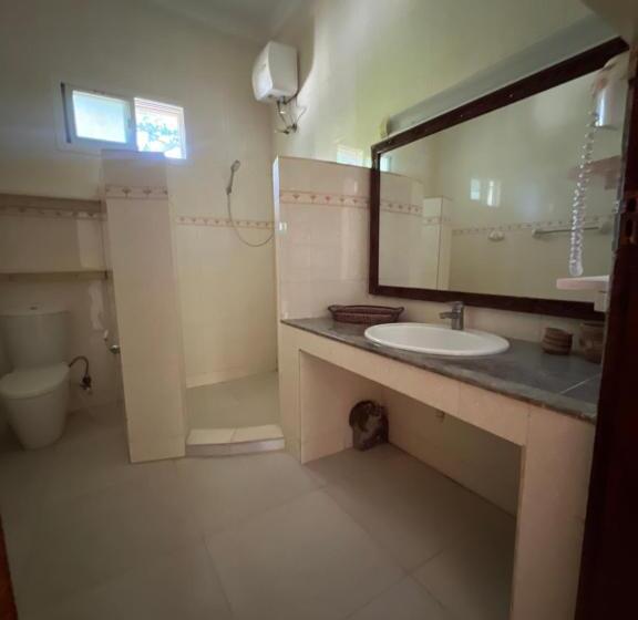 غرفة قياسية مطلّة علي حمام السباحة, Ukaya Villa