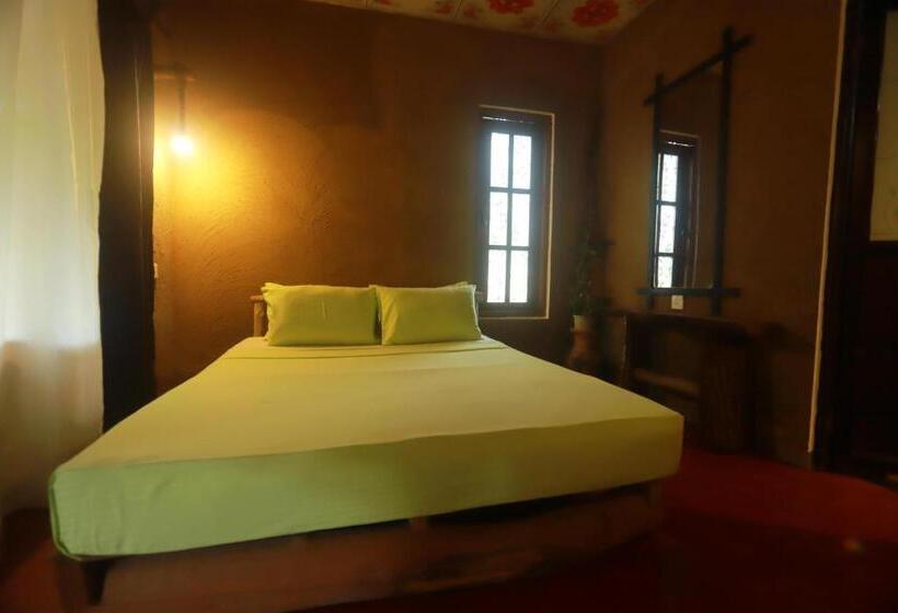 Кровать в Общей Комнате, Dinna Nature Hostel