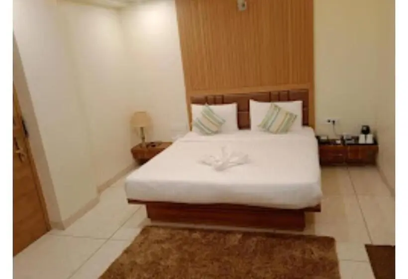 デラックスルーム, Giri Palace Madhya Pradesh