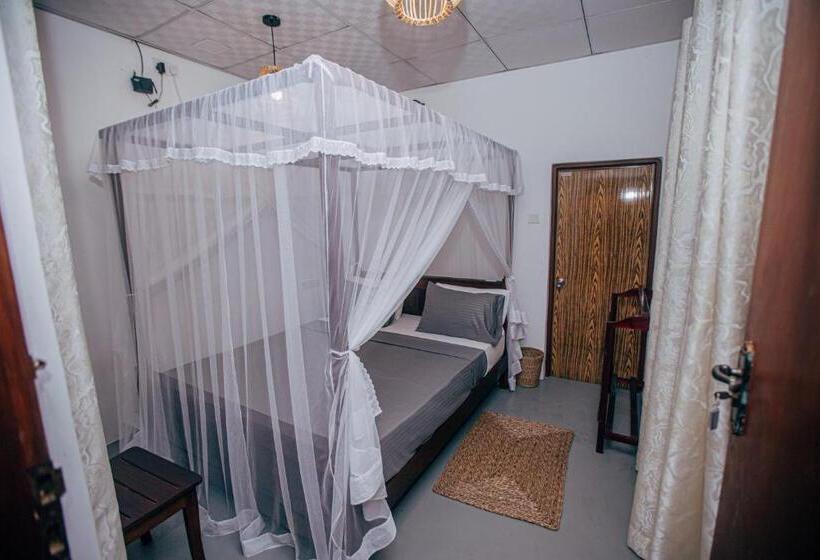 غرفة قياسية, Prasith’s Place