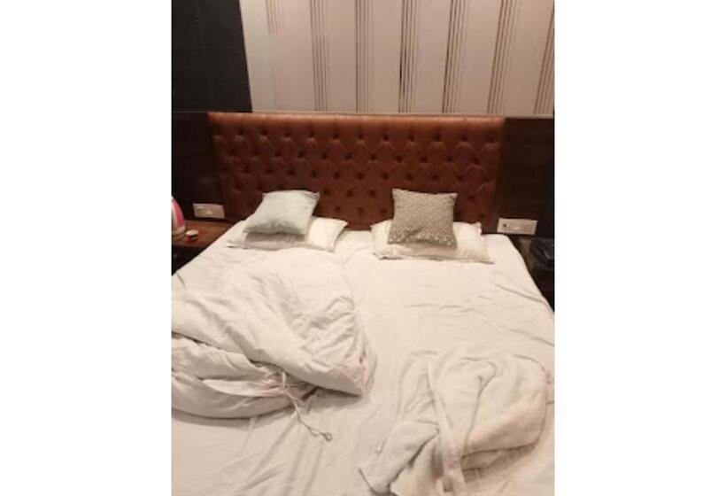 スタンダードルーム, Rajdarbar Uttar Pradesh