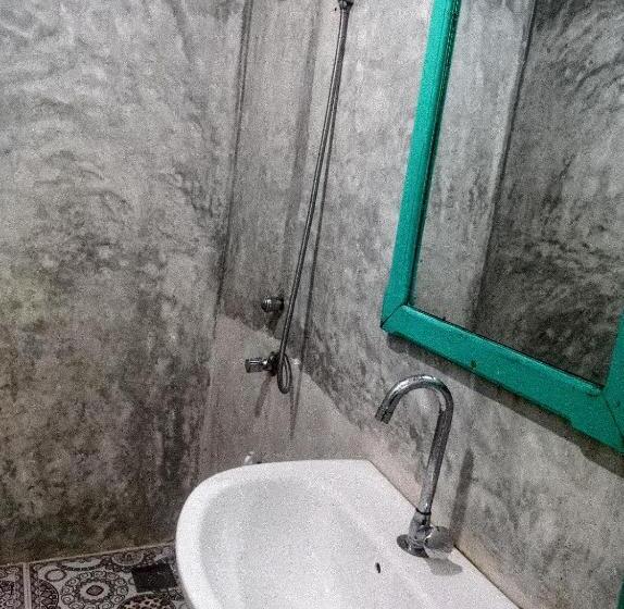 Номер Стандарт Совместная Ванная, Lazy Monkey Surfhostel   Sri Lanka