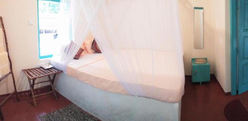 스탠다드 룸 공동 욕실, Lazy Monkey Surfhostel   Sri Lanka