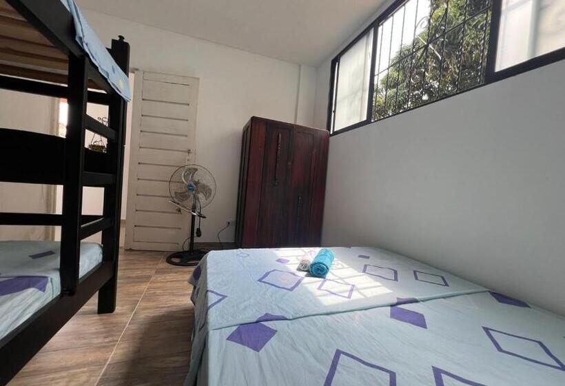 اتاق خانوادگی با سرویس بهداشتی مشترک, Epifania Hostel