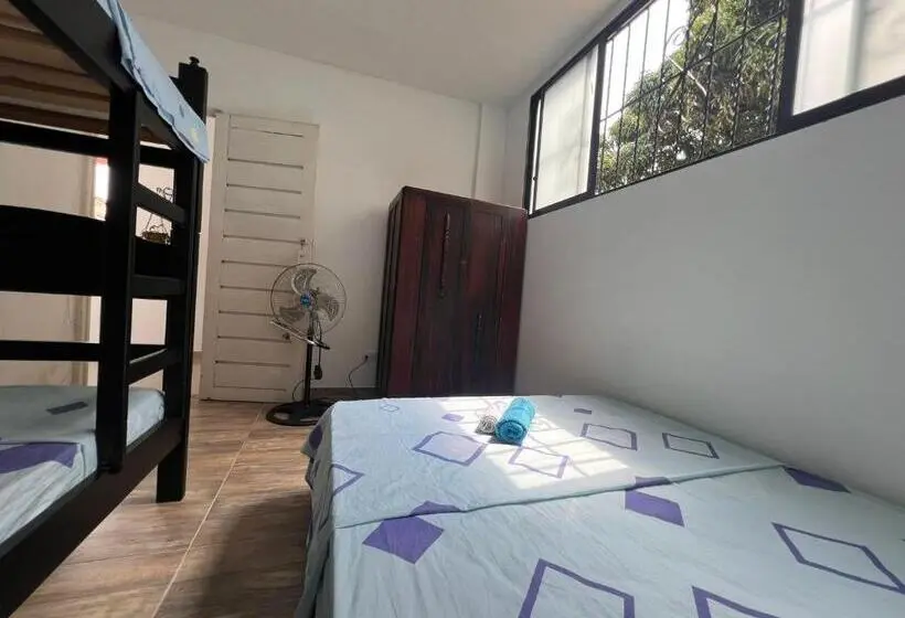 اتاق خانوادگی با سرویس بهداشتی مشترک, Epifania Hostel