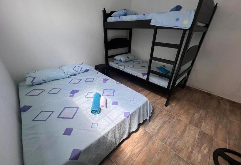 اتاق خانوادگی با سرویس بهداشتی مشترک, Epifania Hostel