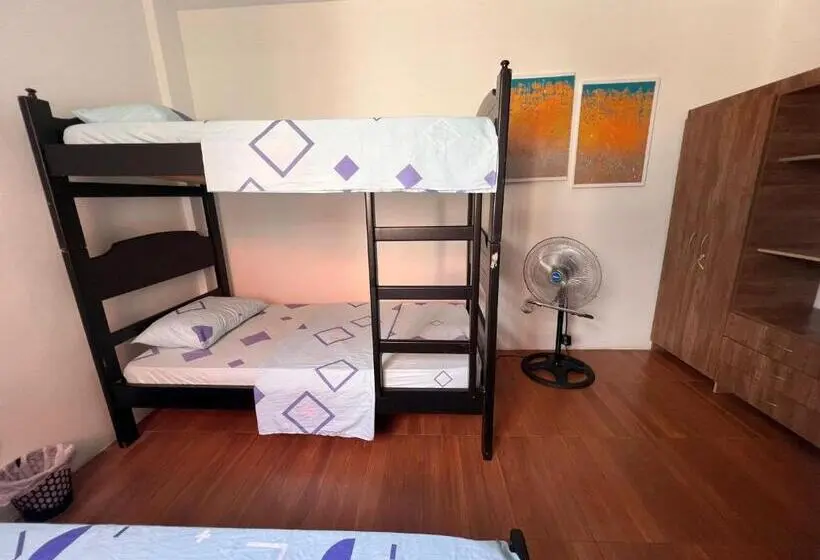 اتاق خانوادگی با سرویس بهداشتی مشترک, Epifania Hostel