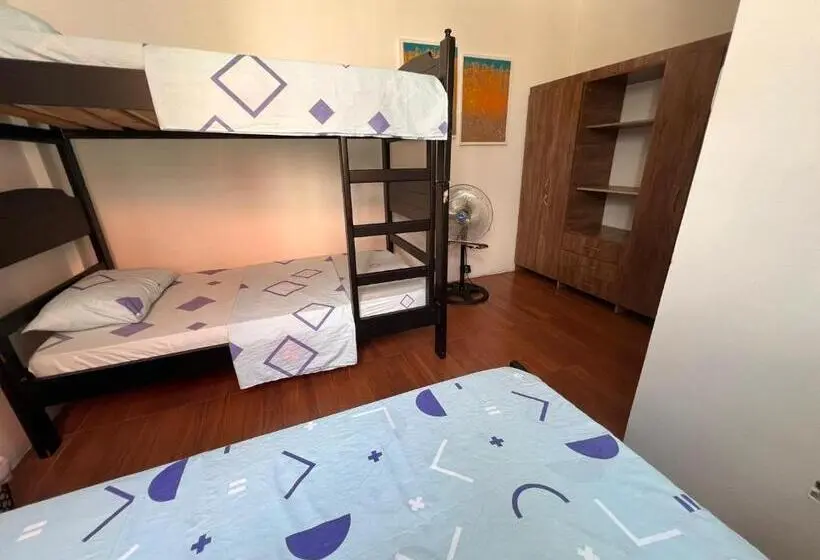 اتاق چهار تخته با دستشویی مشترک, Epifania Hostel