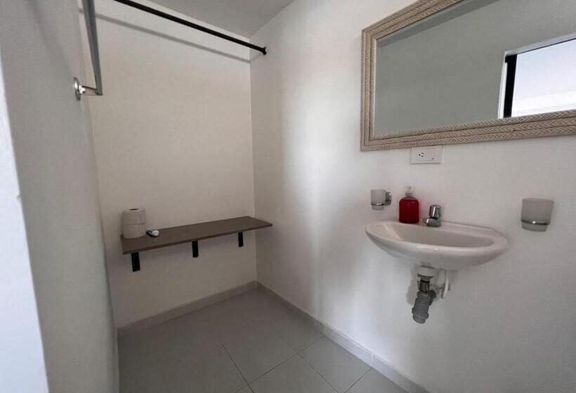 اتاق استاندارد چهار تخته, Epifania Hostel