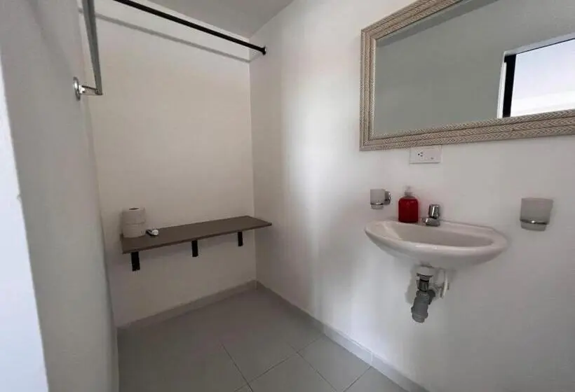 اتاق استاندارد چهار تخته, Epifania Hostel
