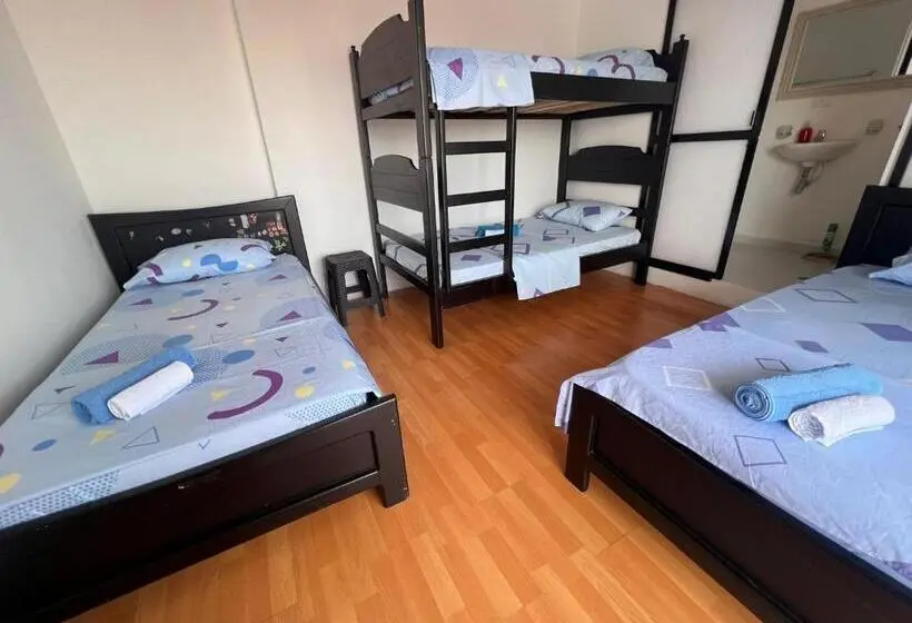 اتاق استاندارد چهار تخته, Epifania Hostel